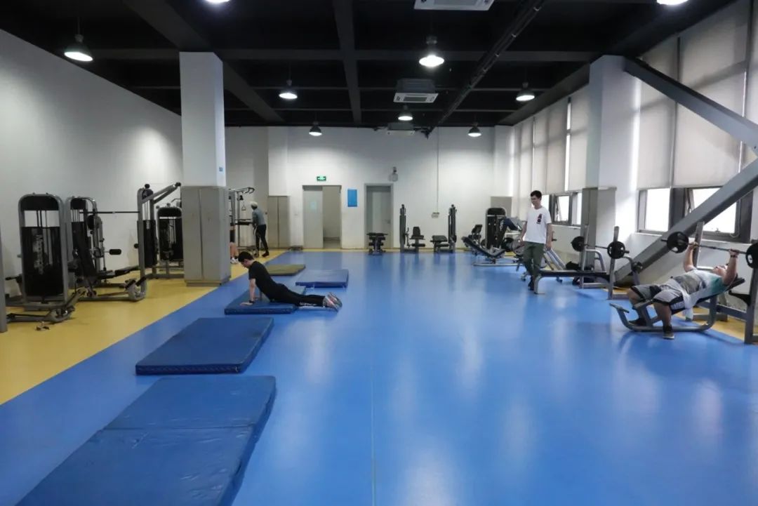 健身房运动的英文_健身房运动英语_健身房间英语